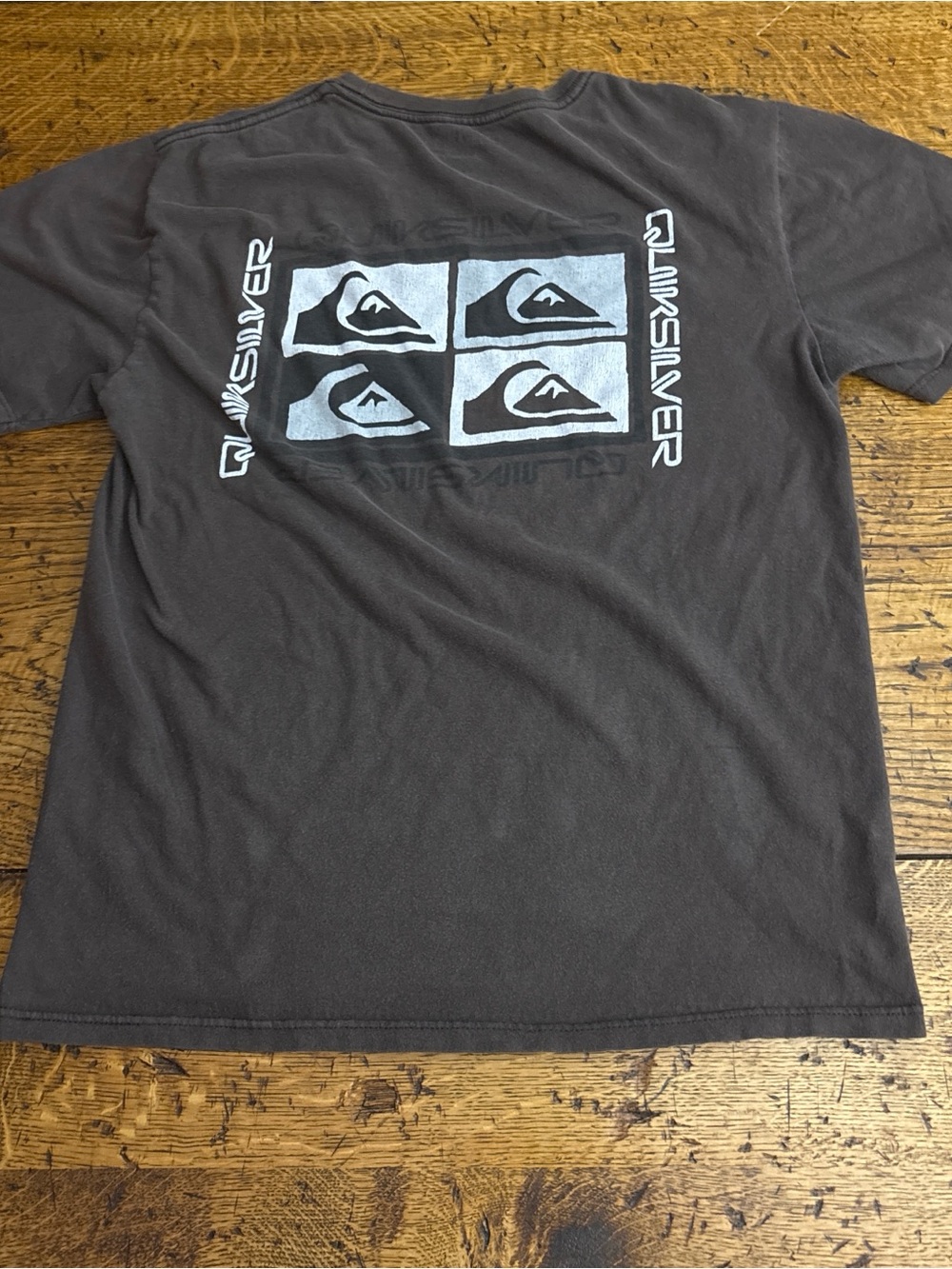 Vintage early 2000sQuiksilver Short-Sleeve brown Graphic Tee